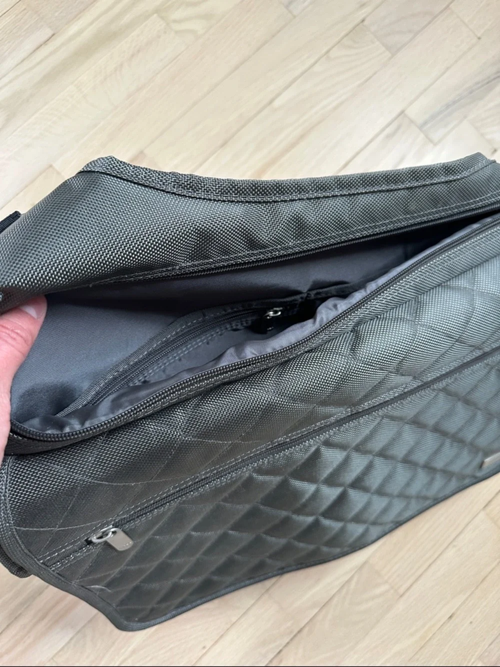 Mens Quilted Crossbody laptop Bag - Gray